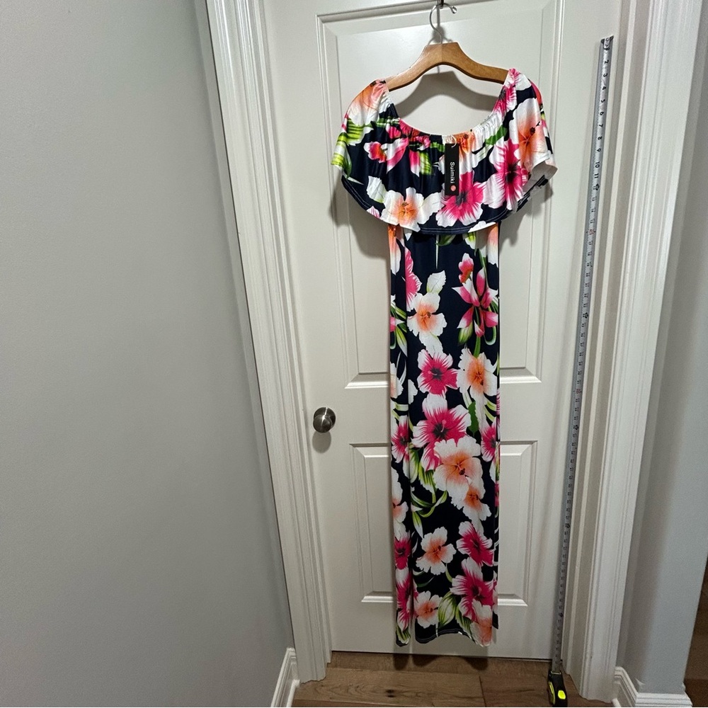 Suimiki Floral women’s size 3XL Maxi Dress NWT. On or off shoulder. Resort wear